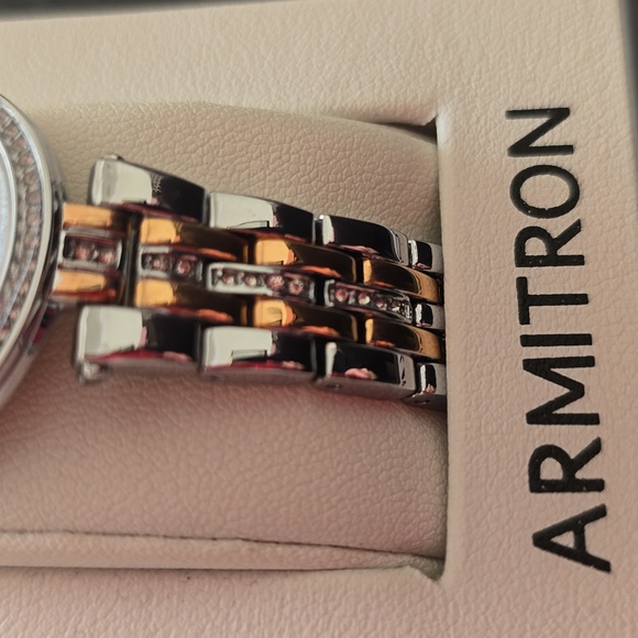 ARMITRON WOMEN'S GOLDTONE AND SILVERTONE ANALOG WATCH - Picture 4 of 6